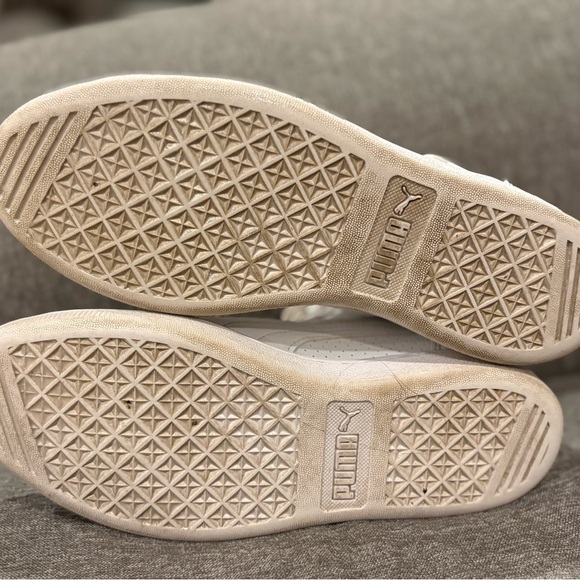 Women’s Puma white vikky mid high top 8.5 shoe. - Picture 5 of 8